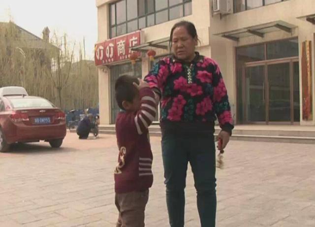 唐山:六旬老人从保姆变成了”奶奶”