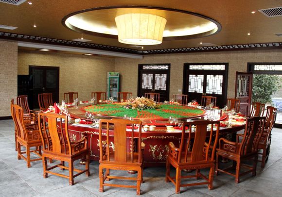 地接部电话：0315-4627771  4627772  4627773   散客部电话：0315-7330000   7330001  出团部电话：0315-4625678   4027777 传真：0315-4627778       邮编：063600            地接部QQ：51205399  57663319   1264997   1264967 散客部QQ：1647359951  1520825053    手机：13703344277   13311297771   网址：www.qulaoting.com 地址：河北省唐山市乐亭县健康路91号 